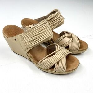 UGG Women's Sandals in Tan